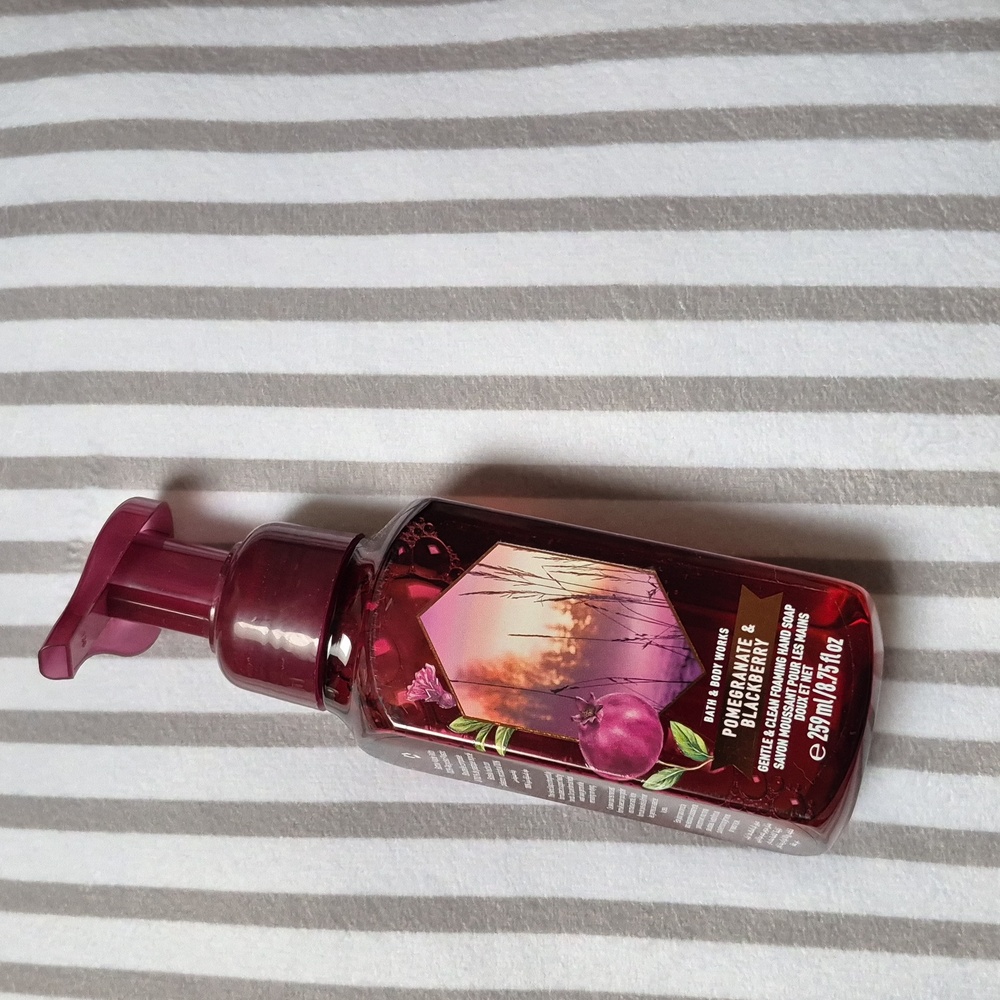 RARE Pomegranate & Blackberry Foaming Hand Soap From Bath & Body Works Brand New